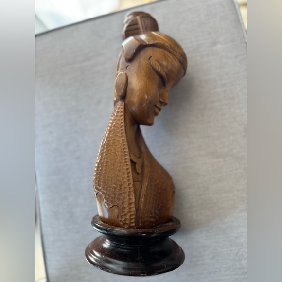 Vintage Hand-Carved Wooden Asian Woman Bust Sculpture – 11” - Picture 4 of 7